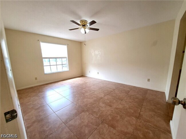 Building Photo - 10525 Putnam Ct