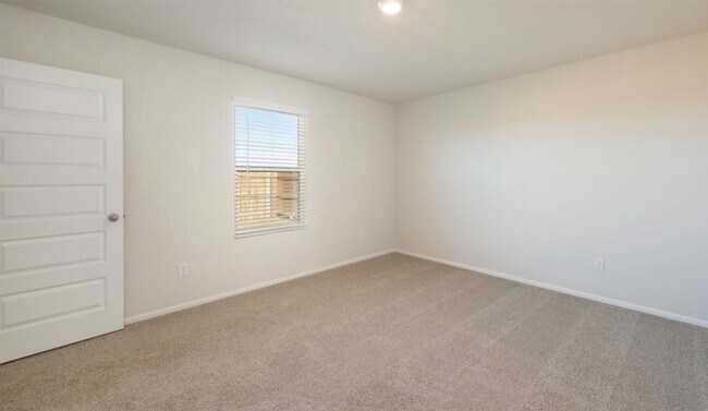 Building Photo - 560 St Charles Pl