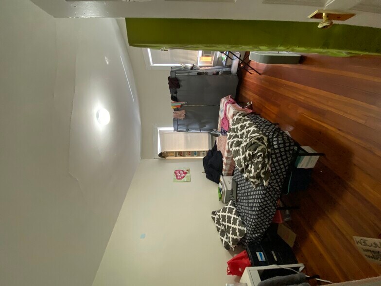 Building Photo - 1595 Beacon St