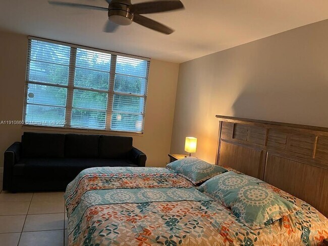 Building Photo - 5161 Collins Ave