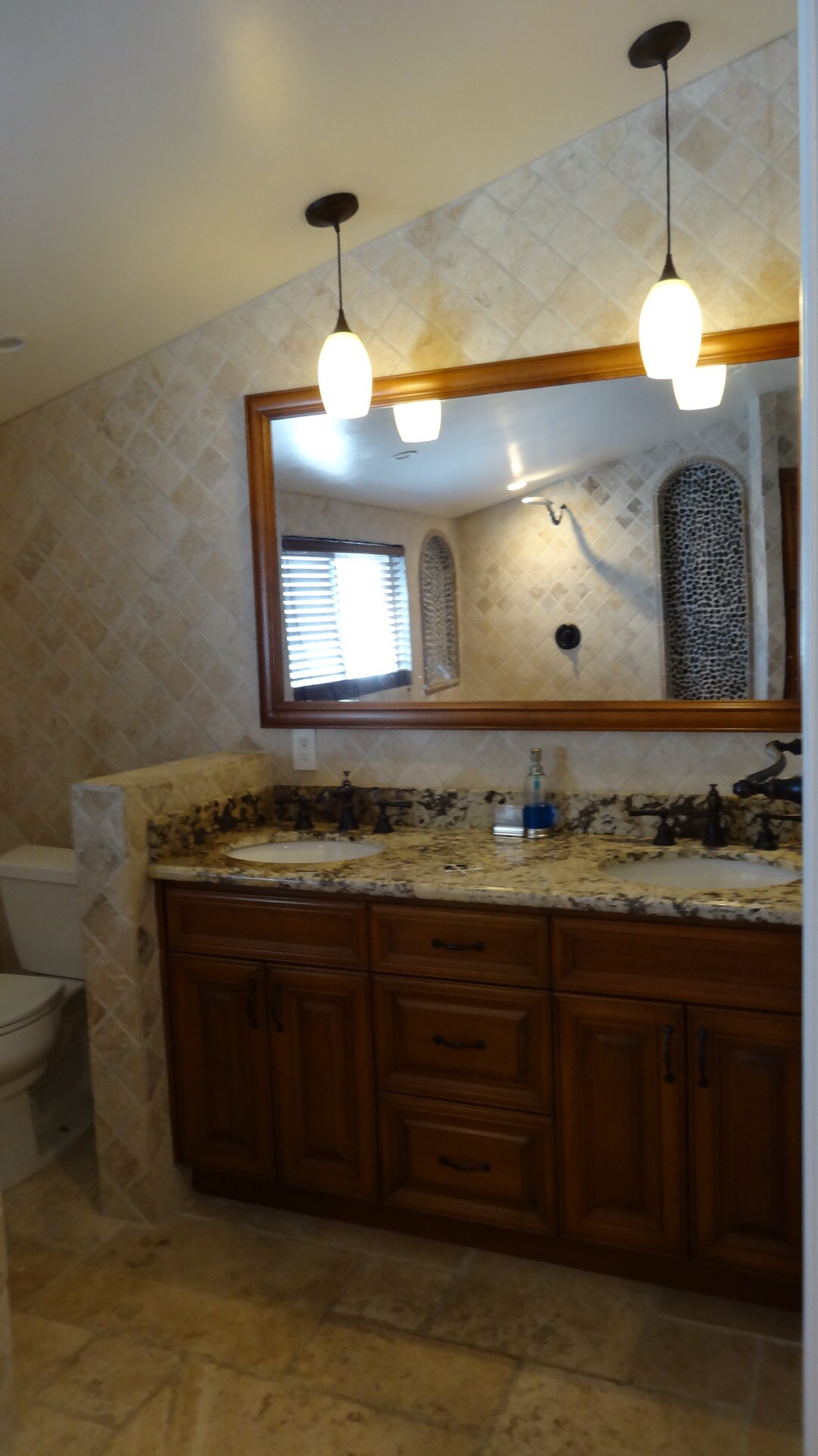 Building Photo - 12913 Winthrop Ave