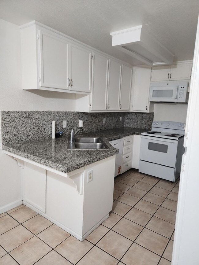 Building Photo - 1953-1955 Glen Ridge Dr