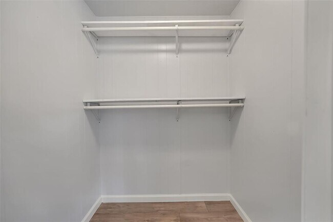 Building Photo - 5811 Cedar View Dr