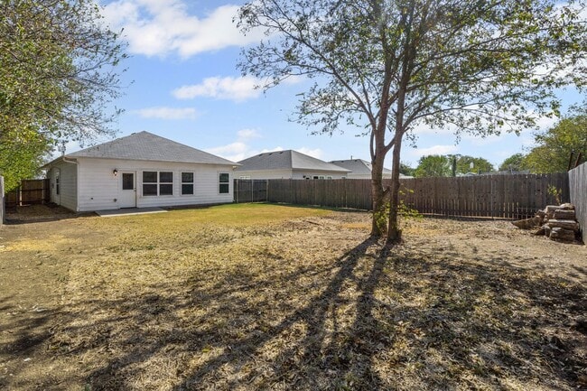 Building Photo - Amazing in Alvarado