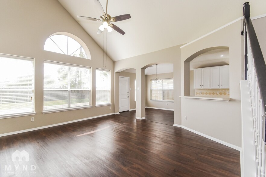 Building Photo - 2131 Crimson Lake Ln