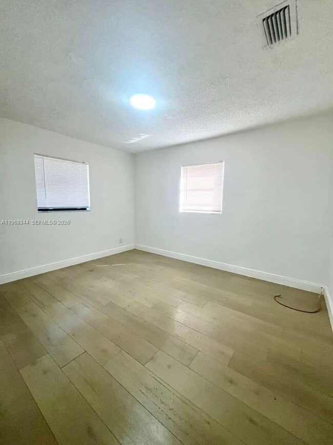 Building Photo - 4924 SW 44th Ave