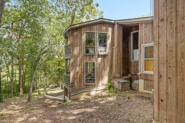 Building Photo - 5729 Stoneway Trail