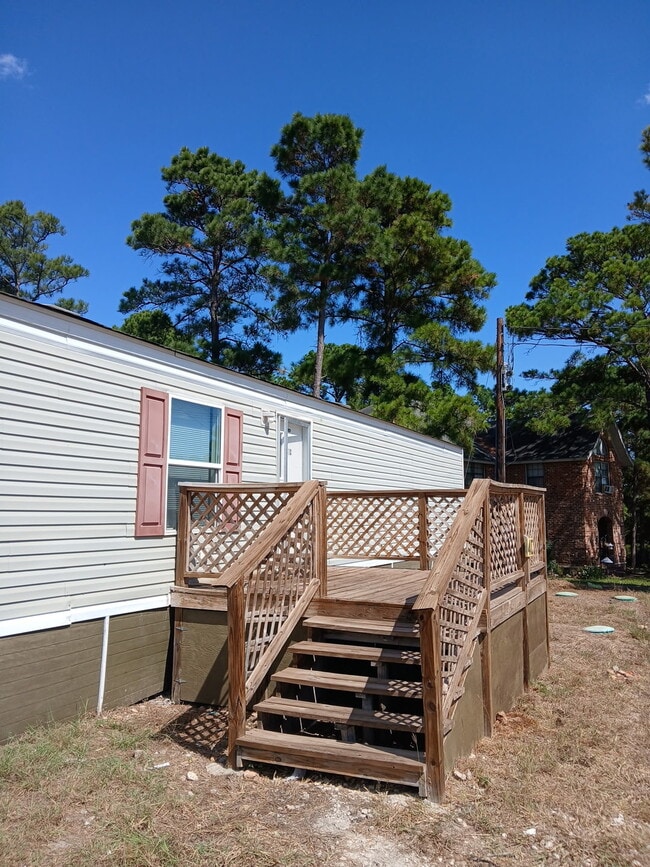 Building Photo - 828 E Hwy 71