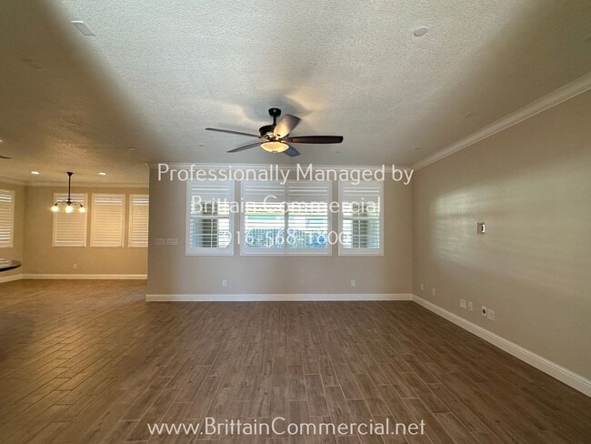 Building Photo - Stunning All Single Story 3 Bedroom, 2.5 B...