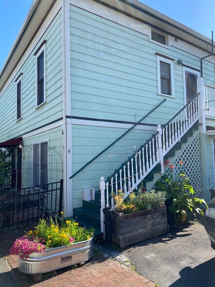 Building Photo - 807 College Ave