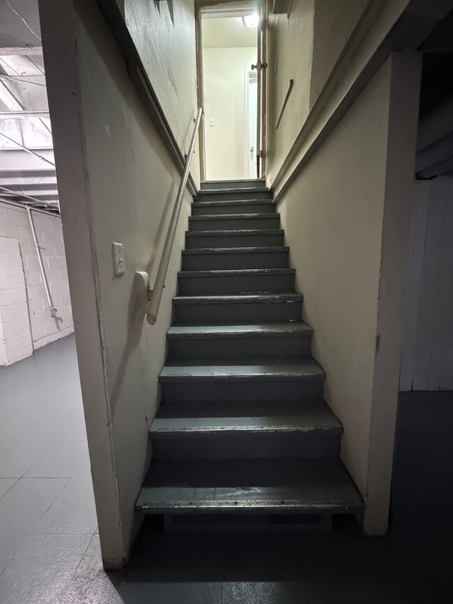 Building Photo - Move-In Ready Rental with Detached Garage