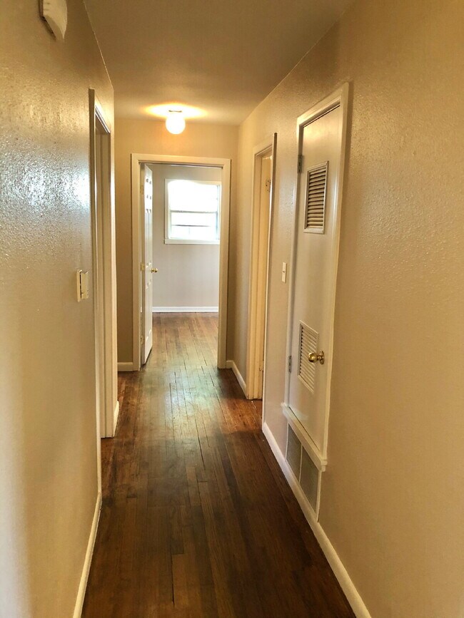 Building Photo - Cozy Three Bedroom - Maxey Park