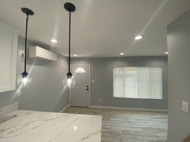 Building Photo - Brand new 2 bed, 1 bath Condo in Central S...