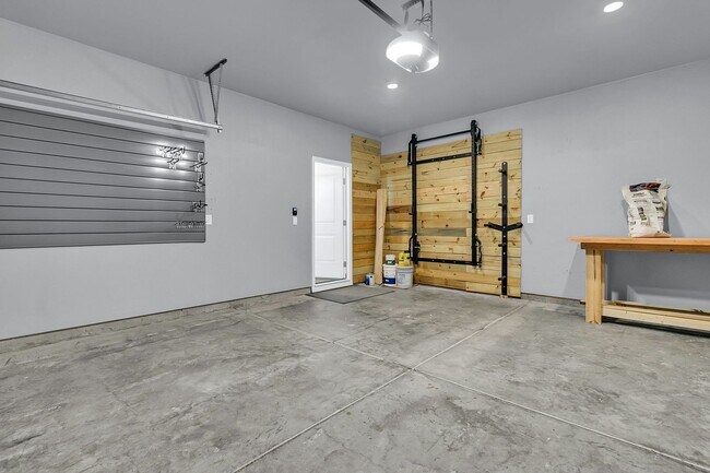 Building Photo - 3 Bedroom 2.5 Bath Located in Pine Hills in Summerville