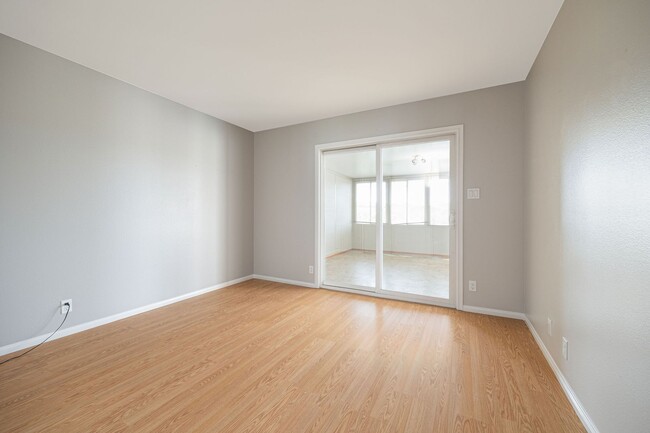 Building Photo - Quaint and Quiet 2-Bedroom 55+ Home with G...