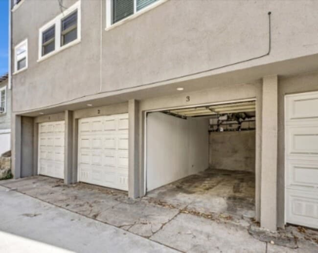 Building Photo - 743 3/4 Occidental Blvd