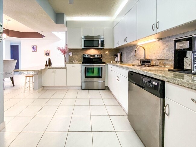 Building Photo - 9341 Collins Ave