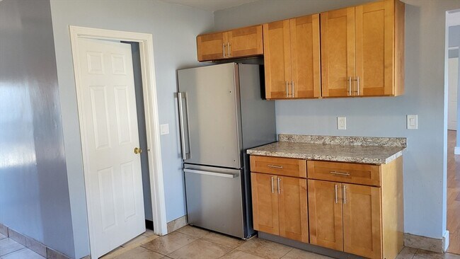 Building Photo - 96 Pleasant St