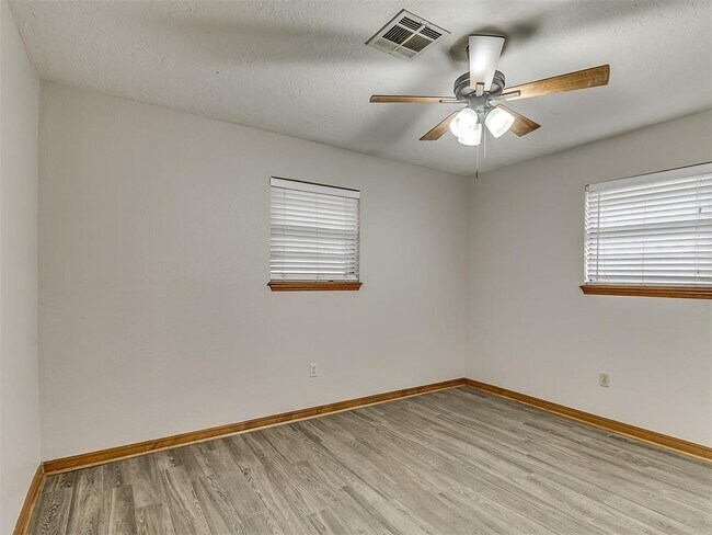 Building Photo - 1518 Boyd St