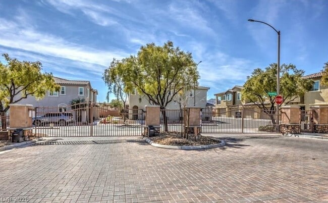 Building Photo - 8549 Insignia Ave