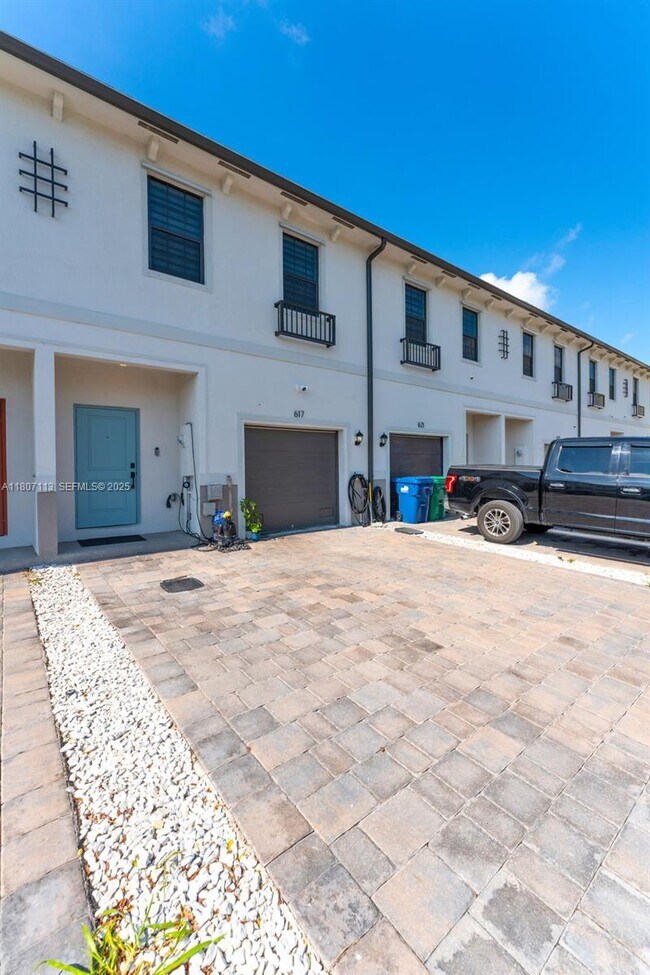 Building Photo - 617 SW 11th St