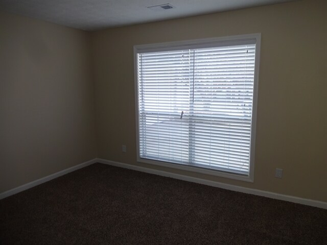 Building Photo - 2880 Camelot Woods Dr