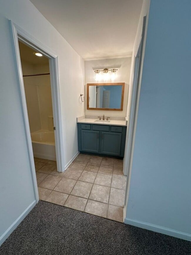 Building Photo - Townhouse / Stoney Creek
