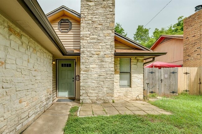 Building Photo - 16041 Stoneham Cir