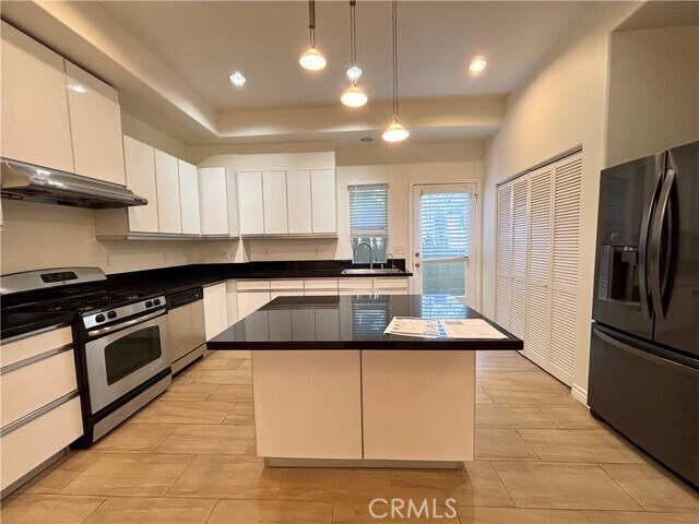 Building Photo - 441 N Los Robles Ave