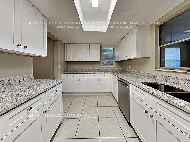 Building Photo - 2332 Harn Blvd