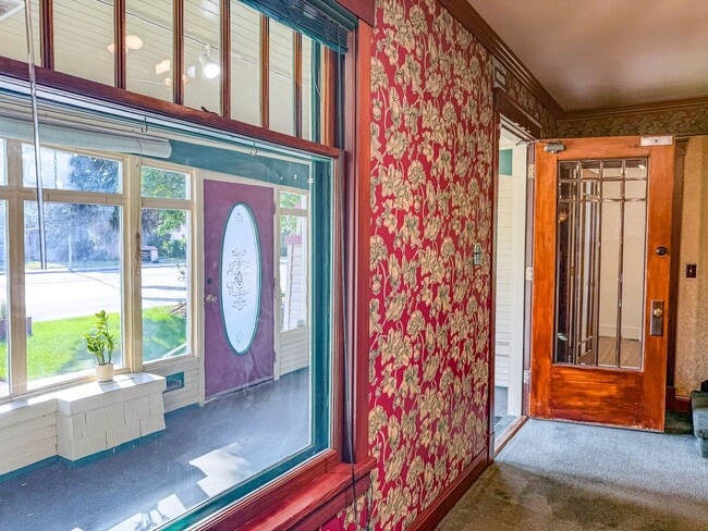 Building Photo - 735 S Main St