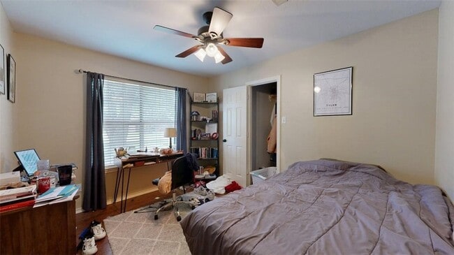 Building Photo - 2415 Carnation Ct