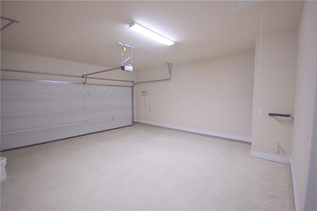 Building Photo - 420 Blue Waterleaf Ln