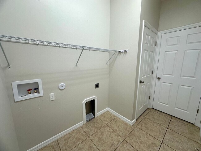 Building Photo - Fenced 3 Bed 2 Bath in SW Cape Coral Available Now!