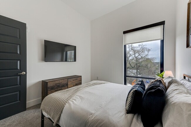 Building Photo - 1075 Peachtree Rd