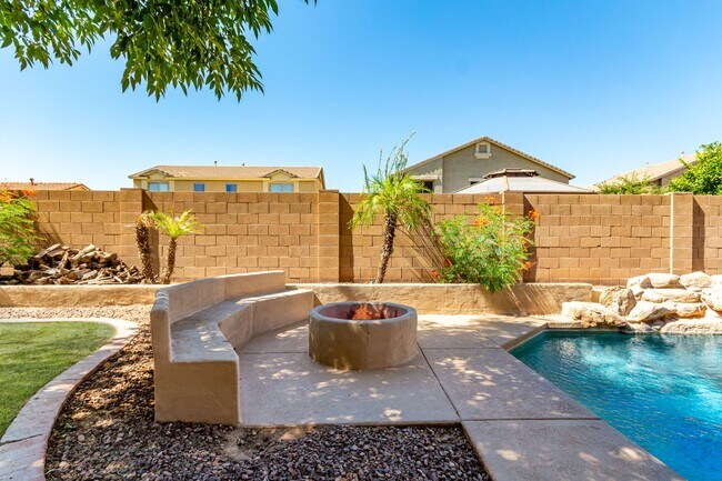 Building Photo - Chandler 4 Bedroom - 2.5 Bathroom with Pri...
