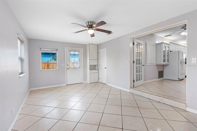 Building Photo - 4320 Yardley Ave N