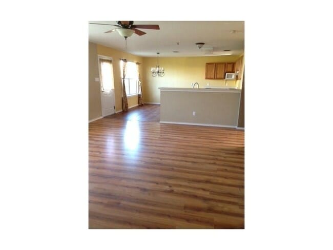 Building Photo - 120 Rinehardt St