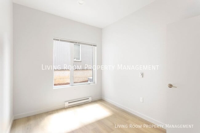 Building Photo - Brand New Modern 6BR Row House Townhome