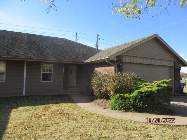 Front of Duplex - 2306 W Oak Park Pl