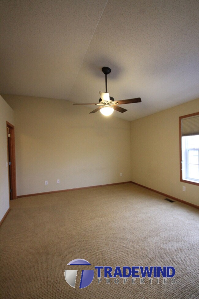 Building Photo - 11040 Fergus St NE