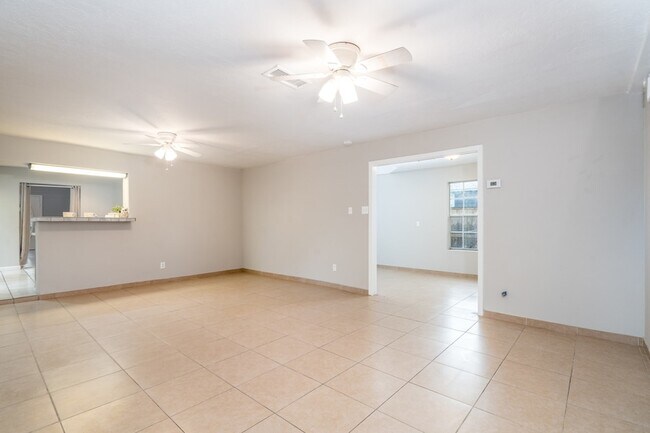 Building Photo - 200 Fannin St