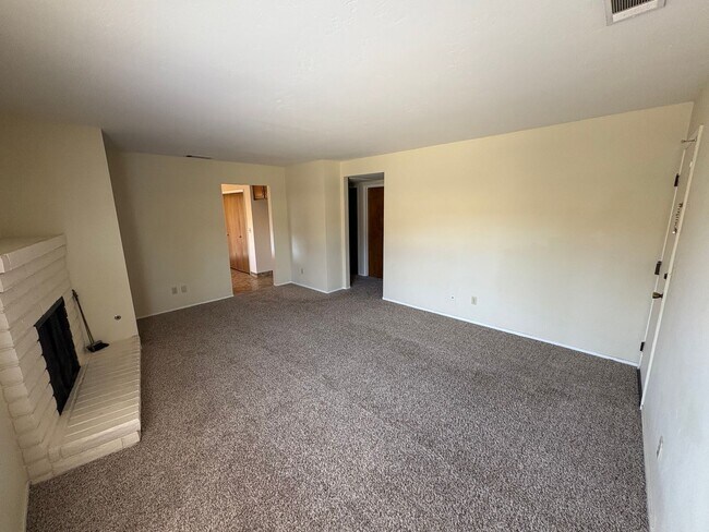 Building Photo - 4145