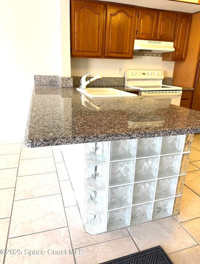 Building Photo - 1415 N Hwy A1A