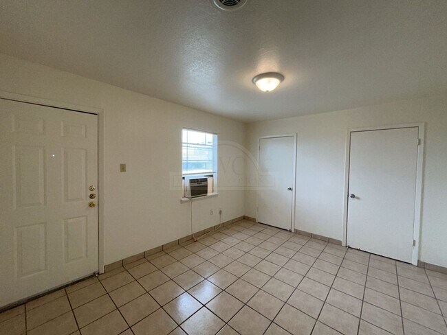 Building Photo - 215 Marston Ave
