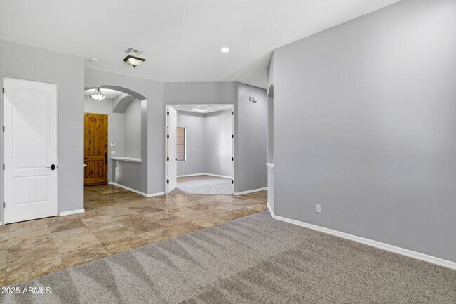 Building Photo - Gilbert 4 Bed & 3 Bath on HUGE LOT - Acre+...