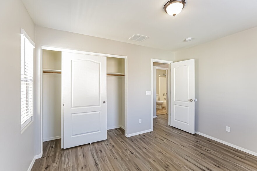 Building Photo - 3014 E Megan St