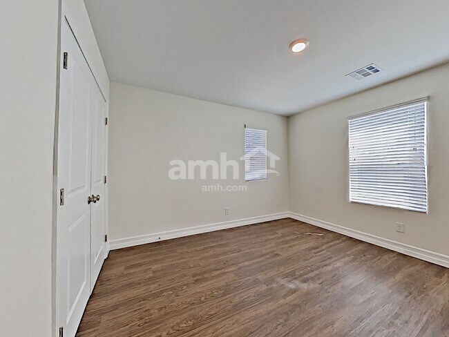 Building Photo - 10474 Marias St