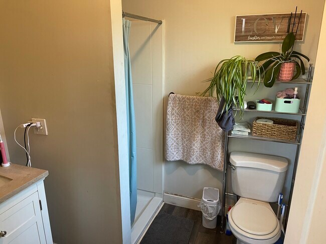 Bath 2 - 321 Tahoe Ave