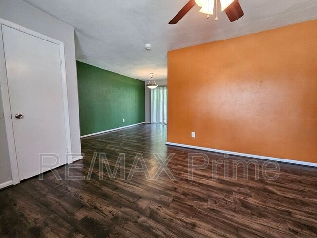 Building Photo - 3413 Newport Dr
